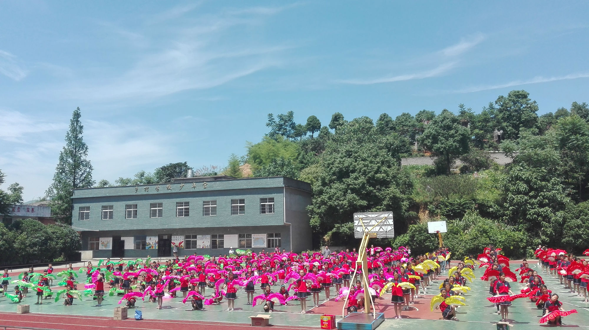大畈小学 大型扇子舞.jpg